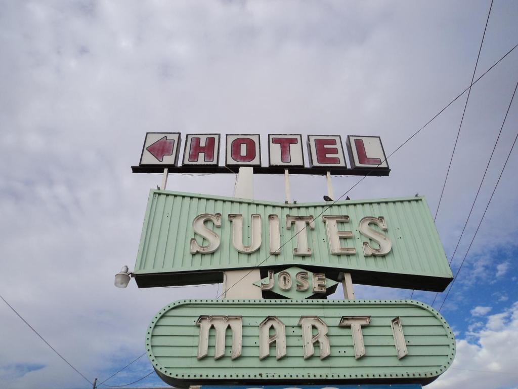 Hotel Suites Jose Marti Ciudad Juarez Bagian luar foto